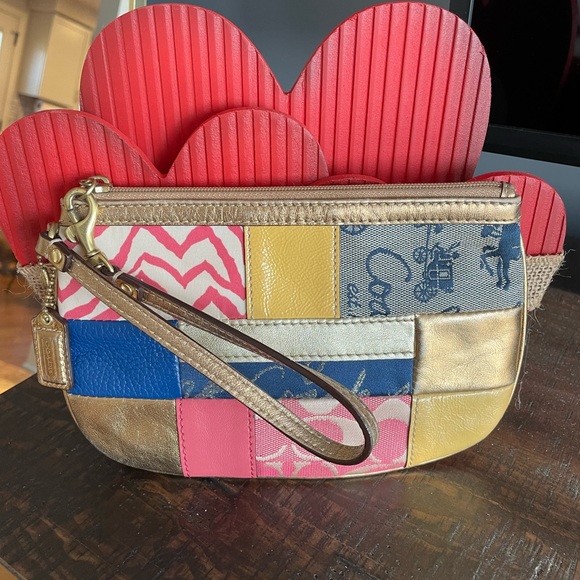 Coach Handbags - Coach Wristlet 💜❤️